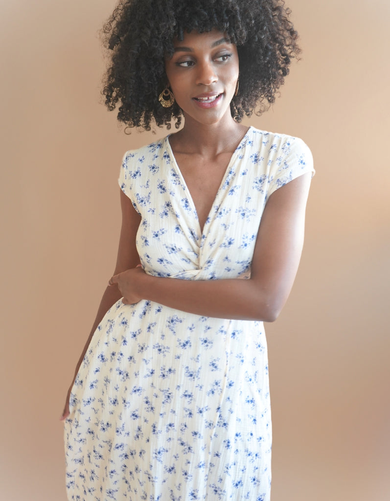 La Robe Sonia - Fleurie bleu lavande - gaze de coton - Personnalisable - elleanor de provence, garde robe made in france