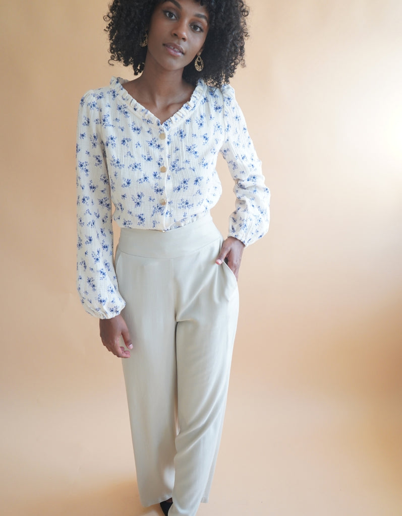 La chemise Amandine - Fleurie bleu lavande - En stock - elleanor de provence, garde robe made in france