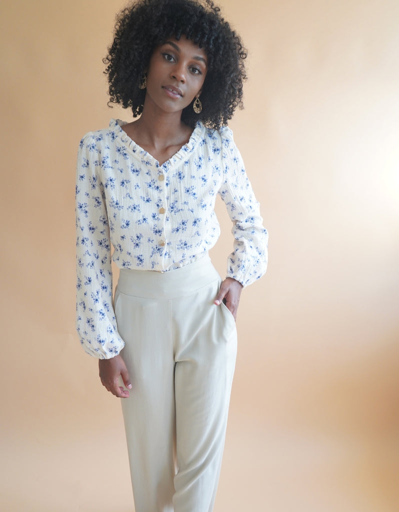 La chemise Amandine - Fleurie bleu lavande - En stock - elleanor de provence, garde robe made in france