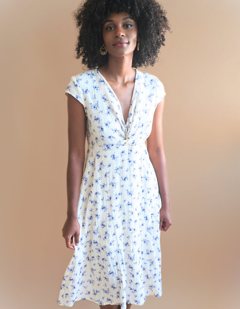 La Robe Sonia - Fleurie bleu lavande - gaze de coton - Personnalisable - elleanor de provence, garde robe made in france