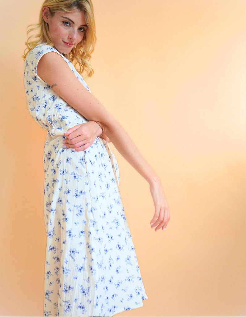 La Robe Sonia - Fleurie bleu lavande - gaze de coton - Personnalisable - elleanor de provence, garde robe made in france