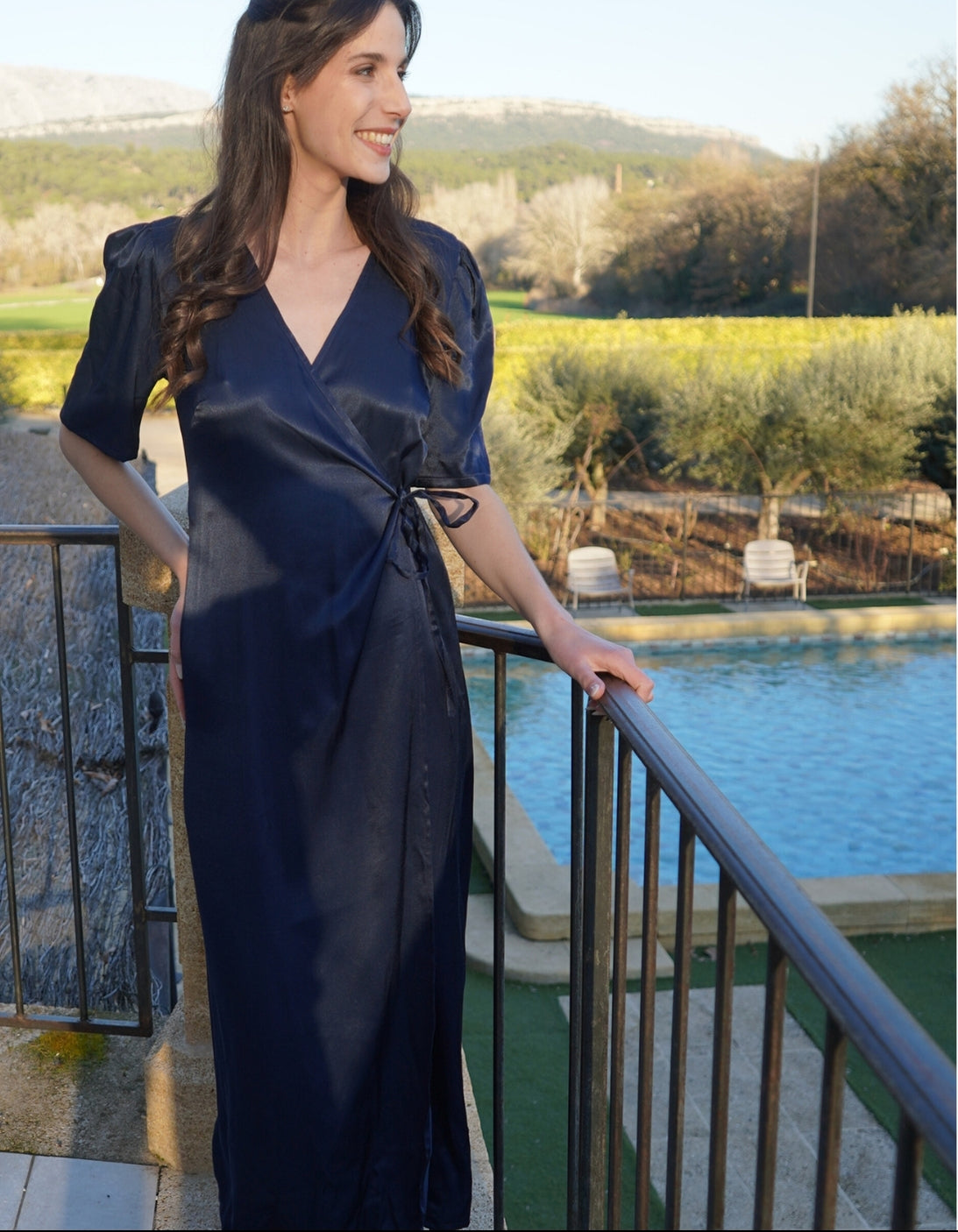 Robe Chic Satinée Made In Italy – Taille 38/40 – Bleu – Neuf Sans étiquette