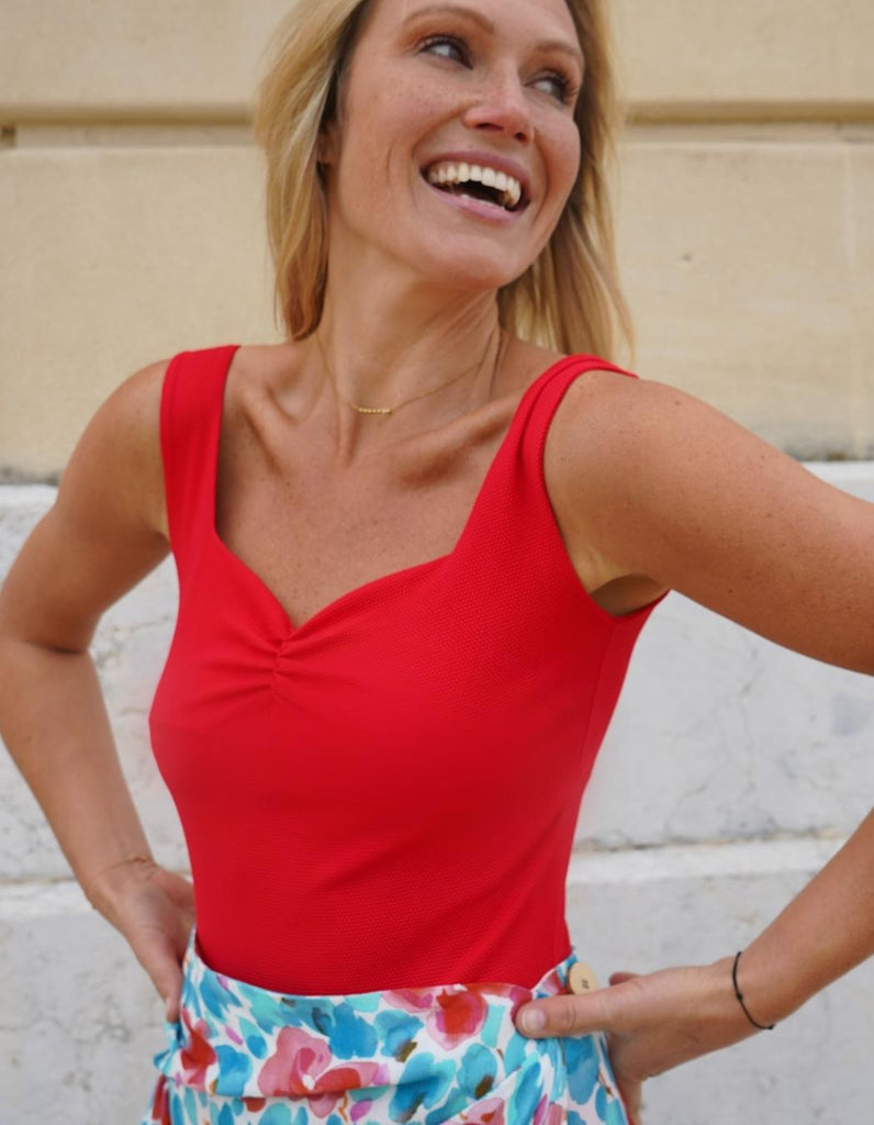 Le maillot de bain Romy rouge texturé - En stock - elleanor de provence, garde robe made in france